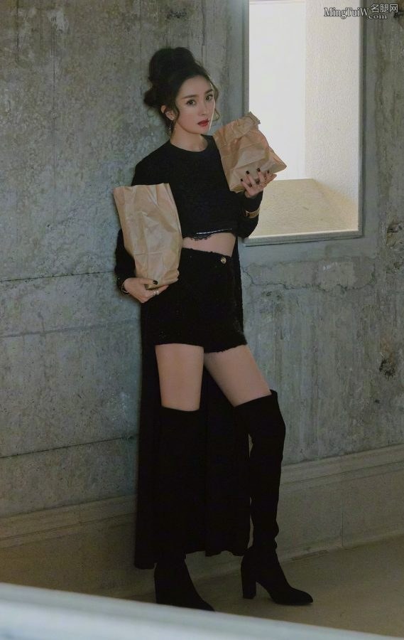 女明星杨幂美腿穿长靴小模样太好看了(4/9)