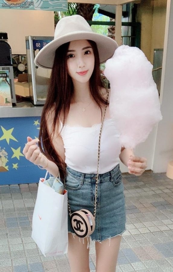 嫩模翁子涵小热裤大长腿(6/18)
