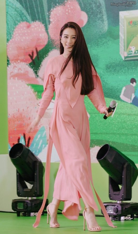 心相印纸巾代言人田馥甄的高跟美足(1/4)