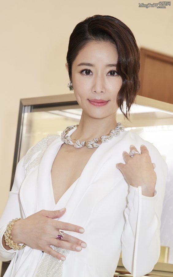 林心如出席珠宝品牌活动气质高贵秀漂亮玉足(5/5)