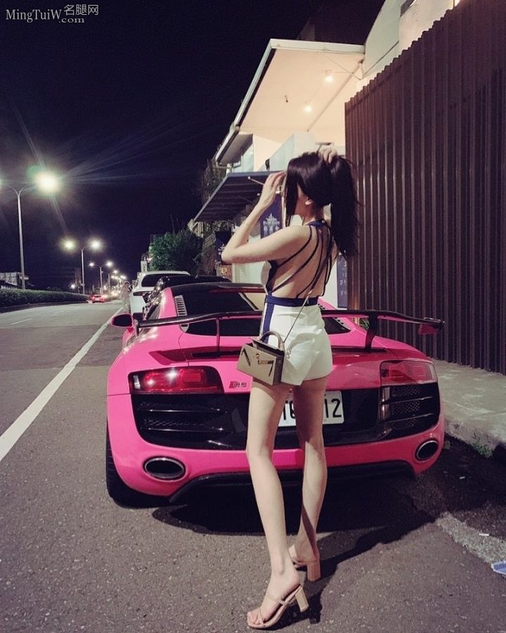 翁子涵豪车+美腿不要做选择全都要(18/32)