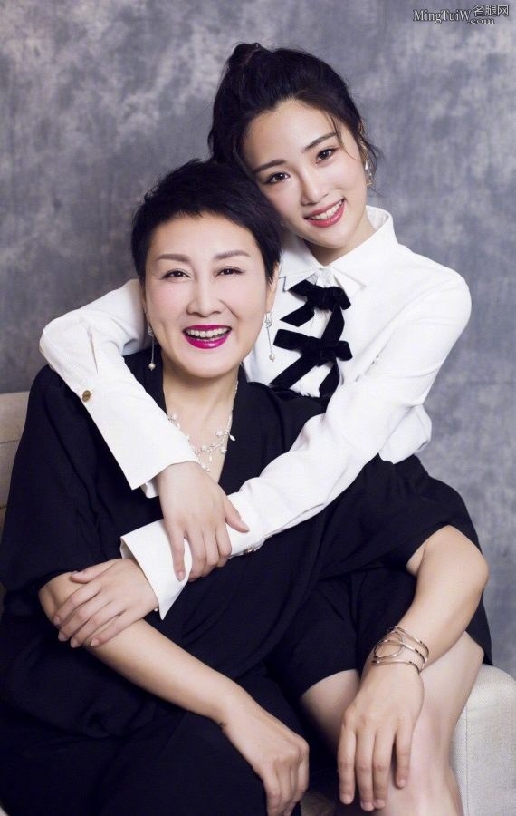 张凯丽和张可盈母女写真(2/4)