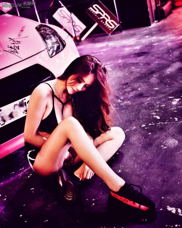 翁子涵豪车+美腿不要做选择全都要(17/32)