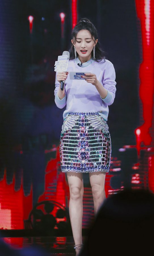 女神杨幂身穿超短裙总是以腿服人(14/14)