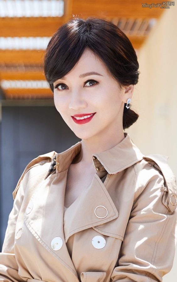 美熟气质赵雅芝高跟玉腿街拍时刻(2/5)