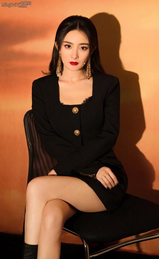杨幂姐上《奇葩说》穿短靴夹腿坐姿太好看了吧(5/10)