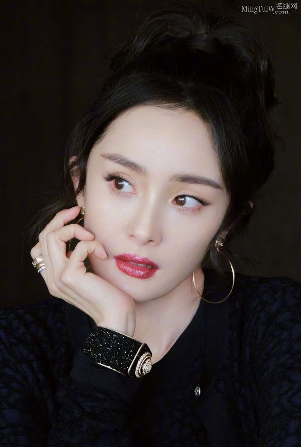 女明星杨幂美腿穿长靴小模样太好看了(6/9)