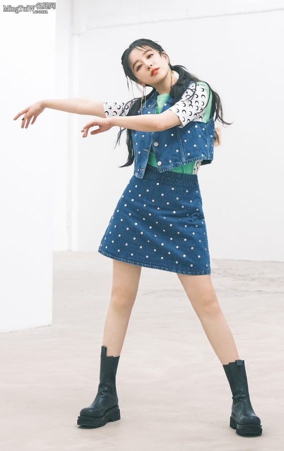 清甜少女阚清子细嫩玉腿穿短靴(5/12)