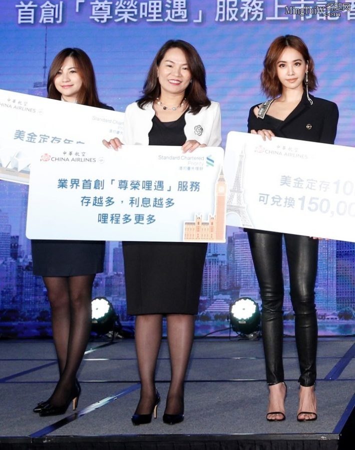 女歌星蔡依林穿紧身皮裤脚踩细高跟出席商业宣传活动(8/8)