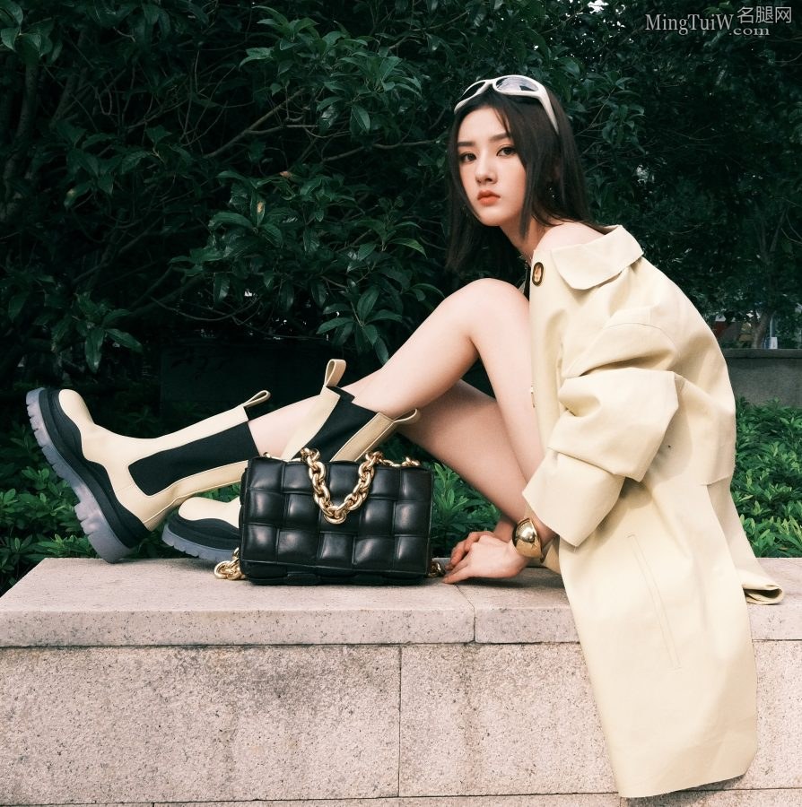 楚楚可人的小美女宋祖儿展示白皙的美腿(3/7)