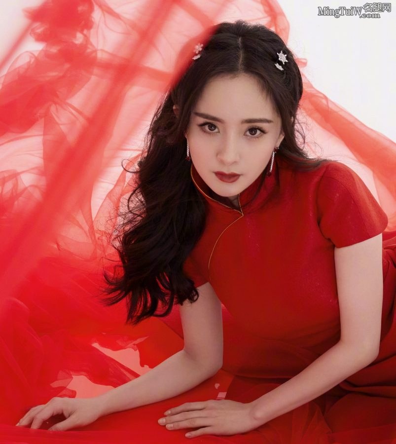 杨幂精致美足踩防水台露趾高跟鞋锦绣美艳(4/4)