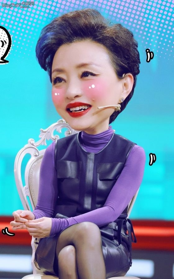 女主持杨澜穿黑丝配细高跟鞋录制《王牌对王牌》(3/4)