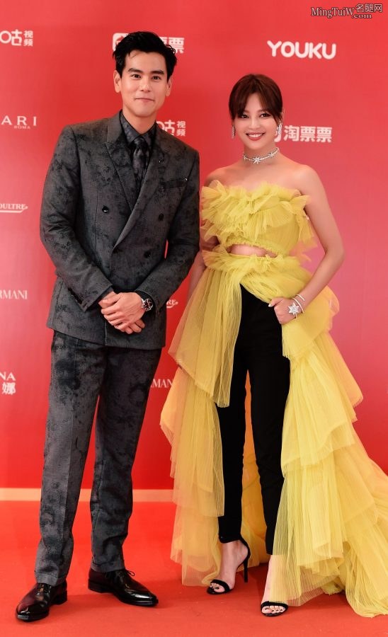 Xin Zhilei's feet are so beautiful wearing stiletto sandals(9/11)