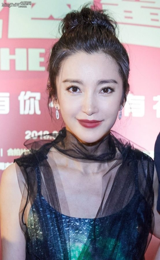 穿普拉达高跟鞋的女神李冰冰电影宣传活动展示玉足(7/7)