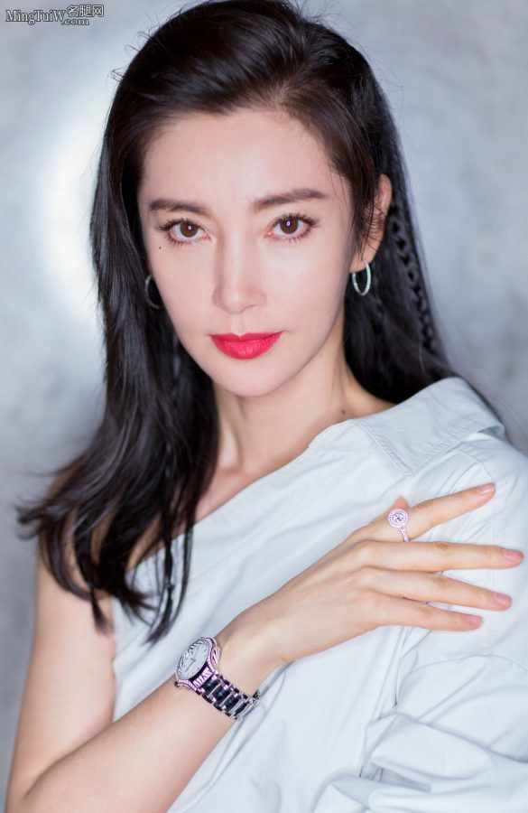 气质高雅女星李冰冰的玉腿高跟(2/2)