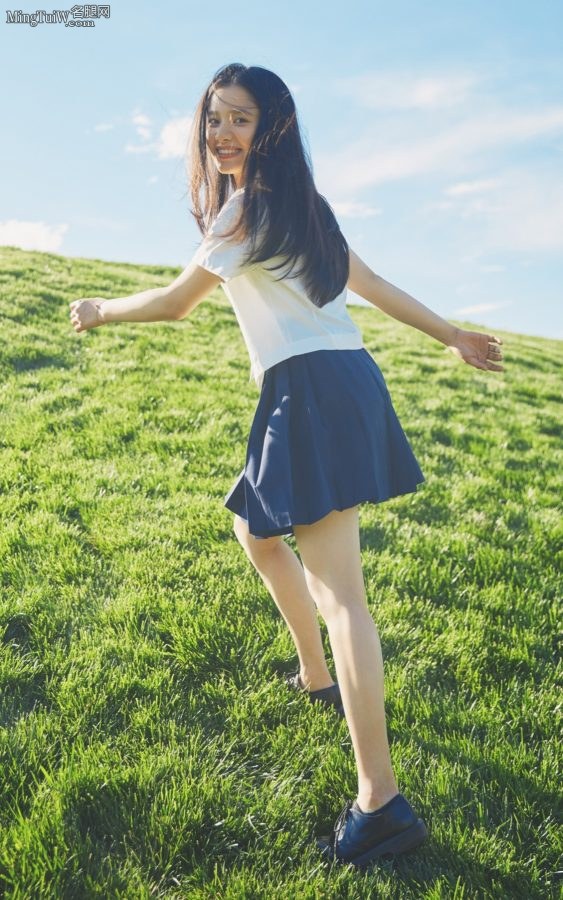 阳光美少女张婧仪白滑的美腿(1/3)