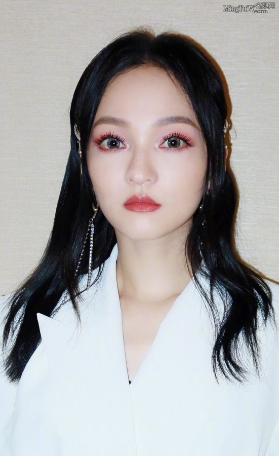 张韶涵魅力的大眼睛纤细的白美腿(4/4)