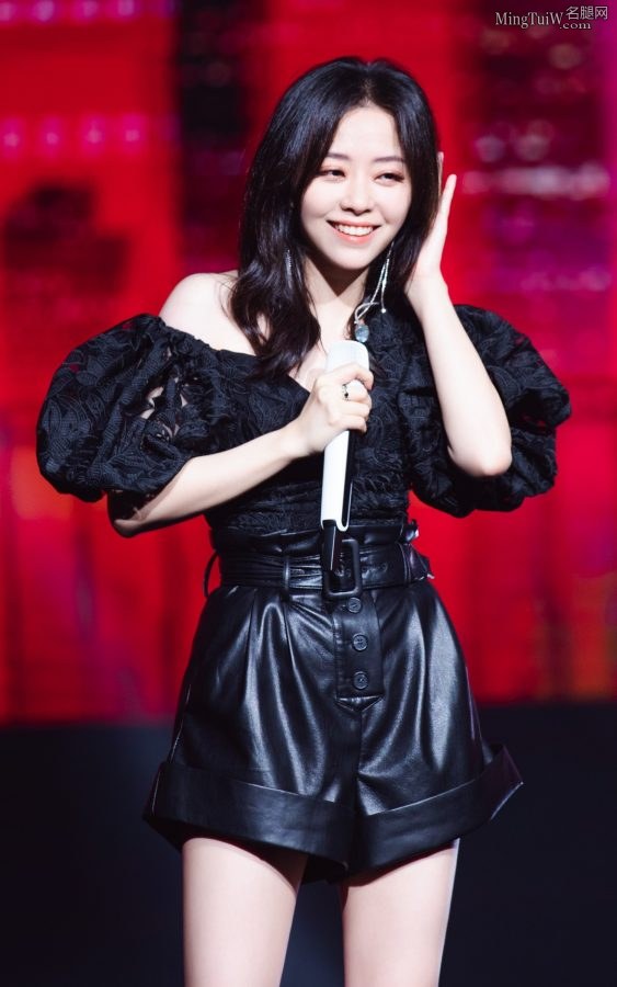 美女歌手张靓颖最爱展示她迷人的两条美腿(7/7)