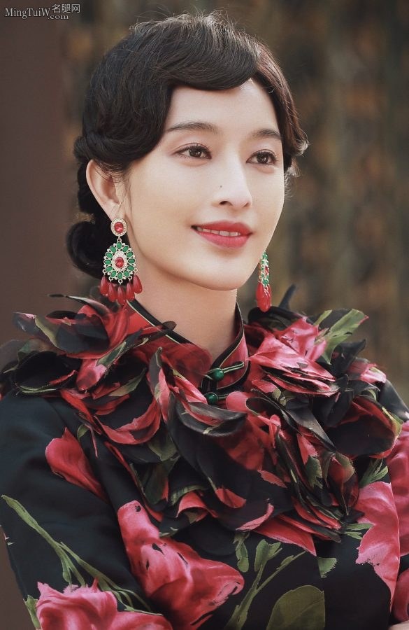 《远大前程》剧照张俪旗袍造型，苗条淑女君子好逑(5/5)
