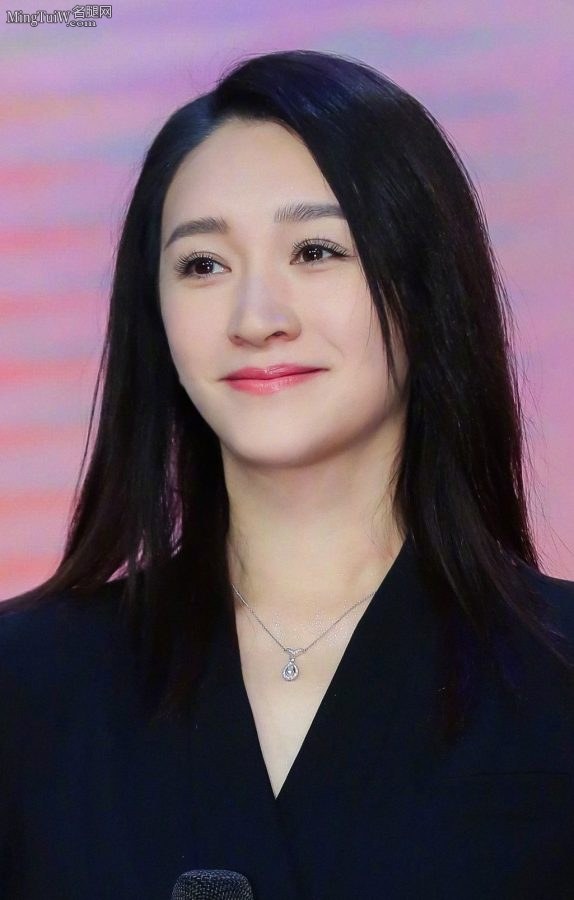 气质温柔的女星李小冉脚穿细高跟鞋亮相(2/7)