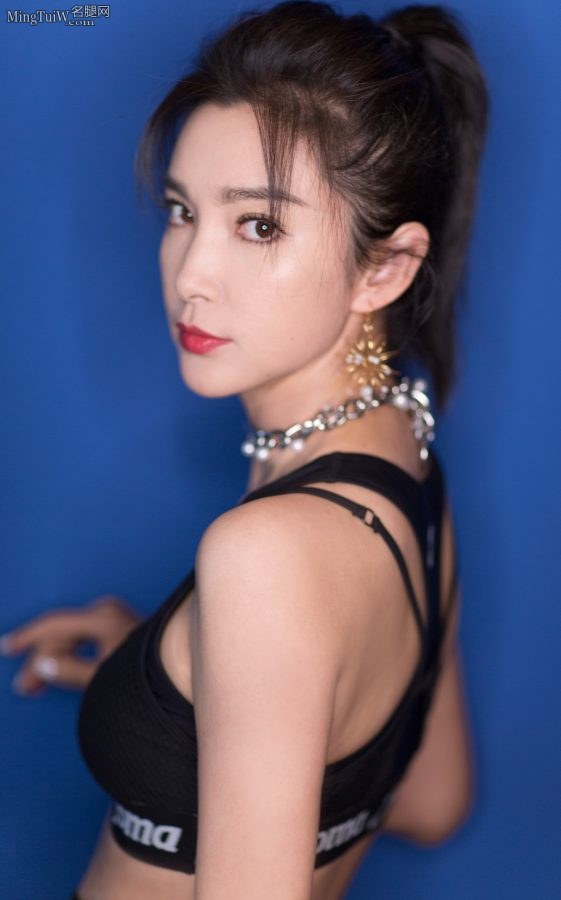 今日份运动酷girl李冰冰大长腿代言Joma品牌(7/8)