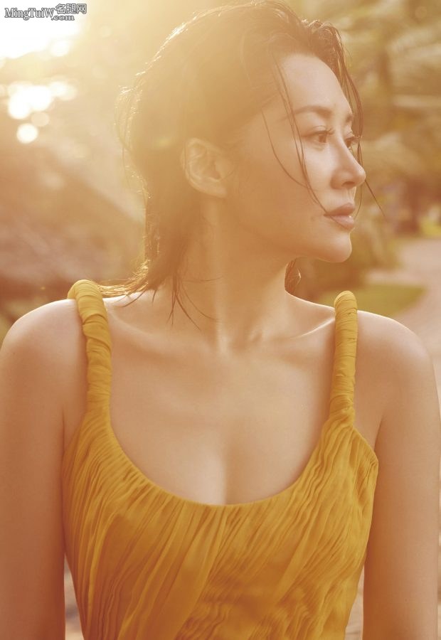 许晴登上《男人装》中国风旗袍不穿鞋秀美足(7/7)