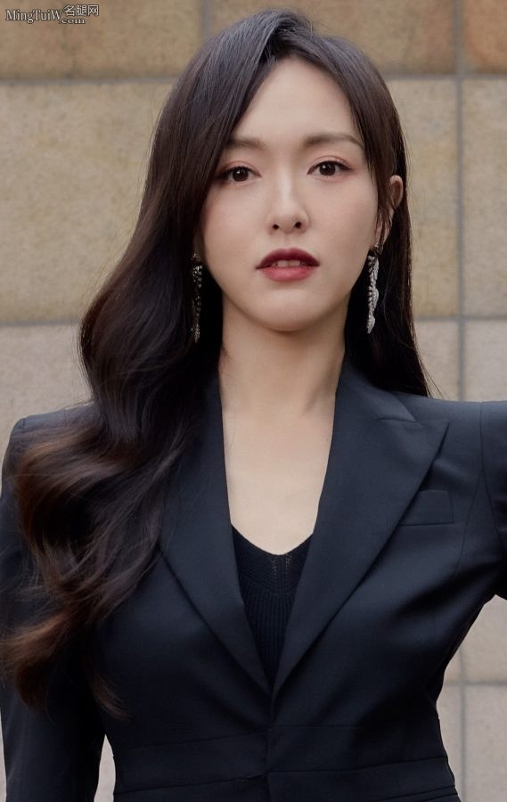 高挑美女唐嫣细腿美足在女明星里算顶级了(3/9)