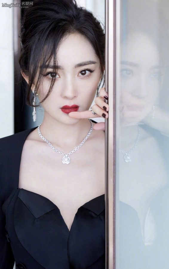 女明星杨幂开衩裙美腿配上性感细高跟真是美的不要不要的(5/6)