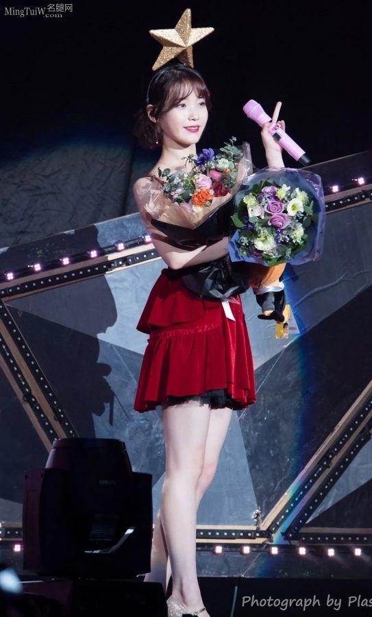 韩国美女歌手李知恩美腿高跟演唱会（第43张/共61张）