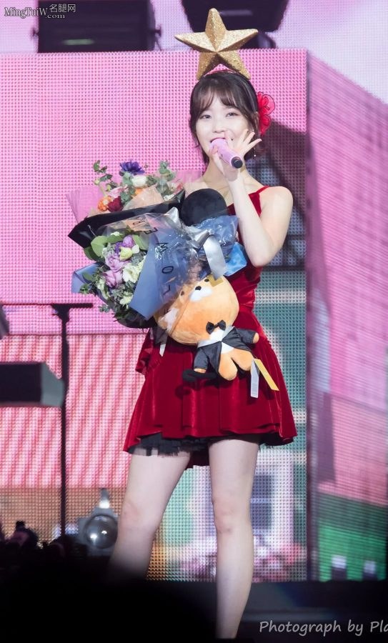 韩国美女歌手李知恩美腿高跟演唱会（第6张/共61张）