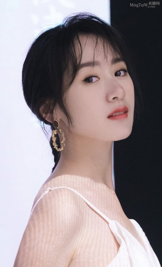 今日份美腿明星袁冰妍脚穿性感细高跟鞋(3/6)
