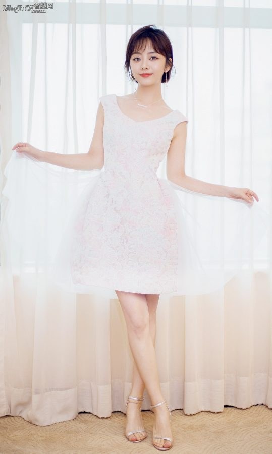 小美女谭松韵凉高美足登台领奖(1/5)