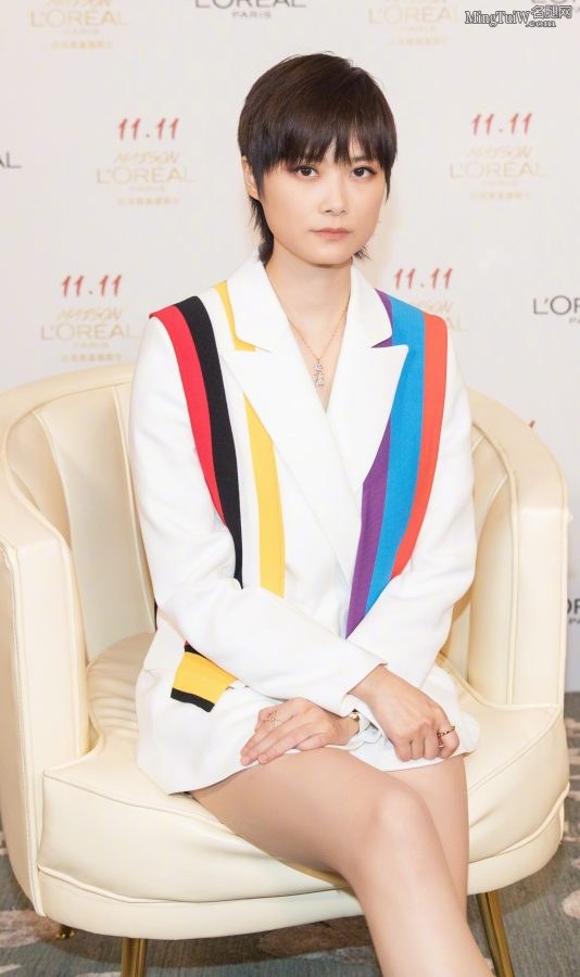 欧莱雅代言人李宇春的白皙大腿你值得拥有(2/2)