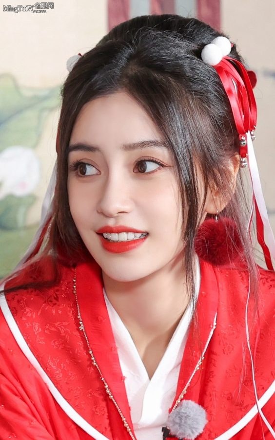 Angelababy杨颖录制跑男穿古装展示迷人金莲(4/4)