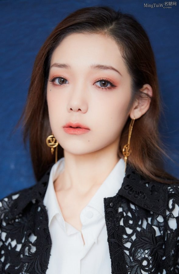 优雅的青春美女希林娜依高的美腿高跟(6/6)
