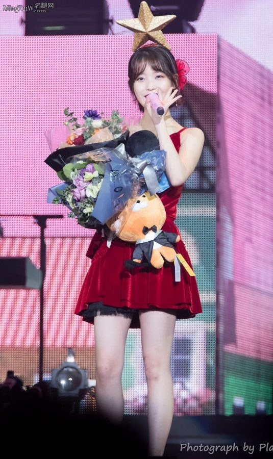 韩国美女歌手李知恩美腿高跟演唱会(7/61)