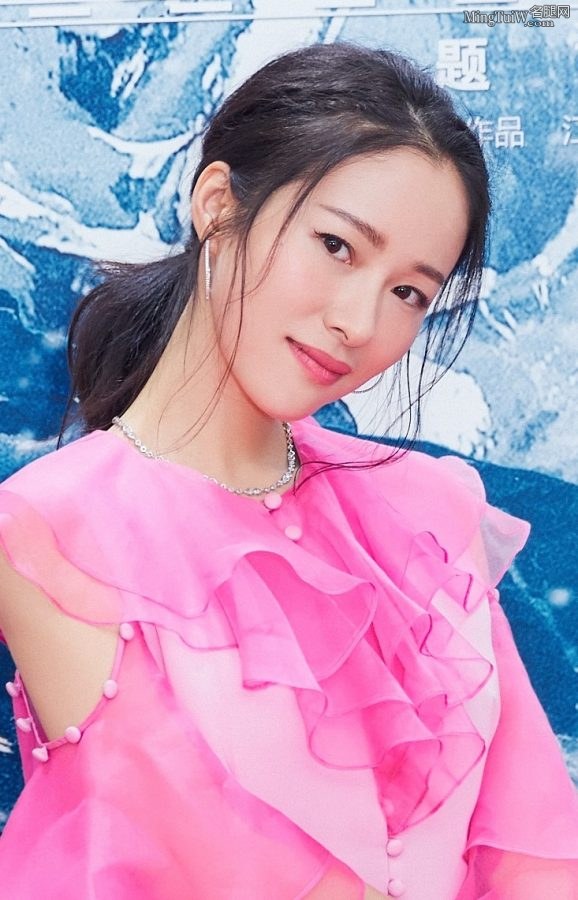 江一燕长腿美足走红毯气质清新脱俗(5/6)