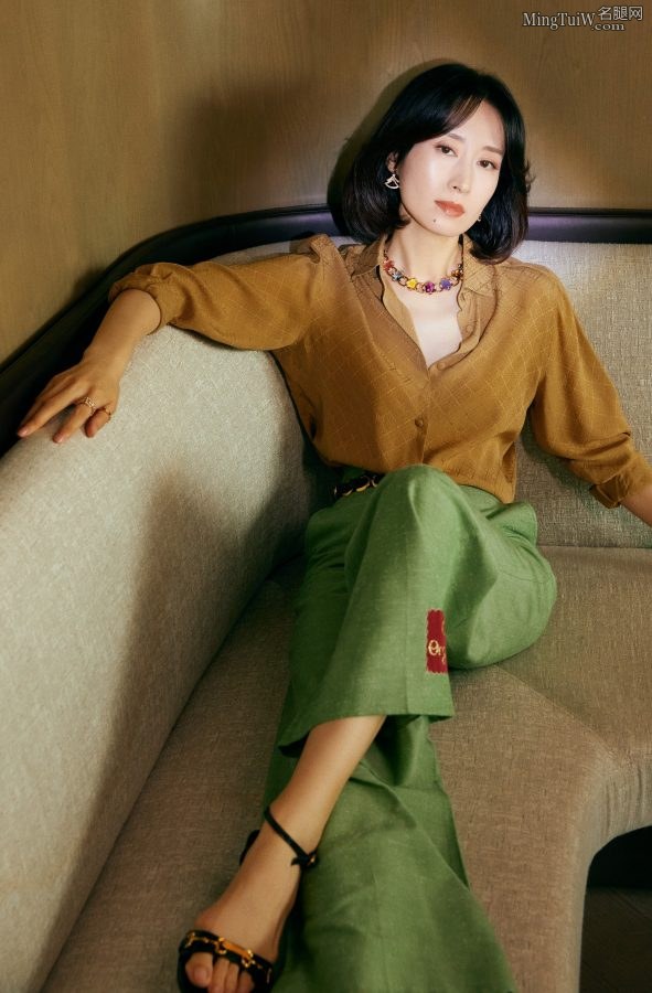 中年美女刘敏涛的凉鞋美脚(1/5)