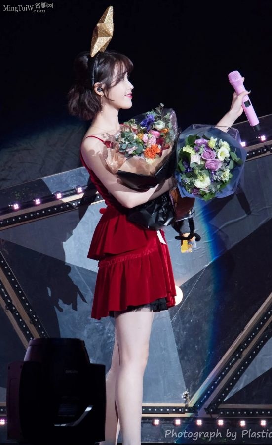 韩国美女歌手李知恩美腿高跟演唱会（第41张/共61张）