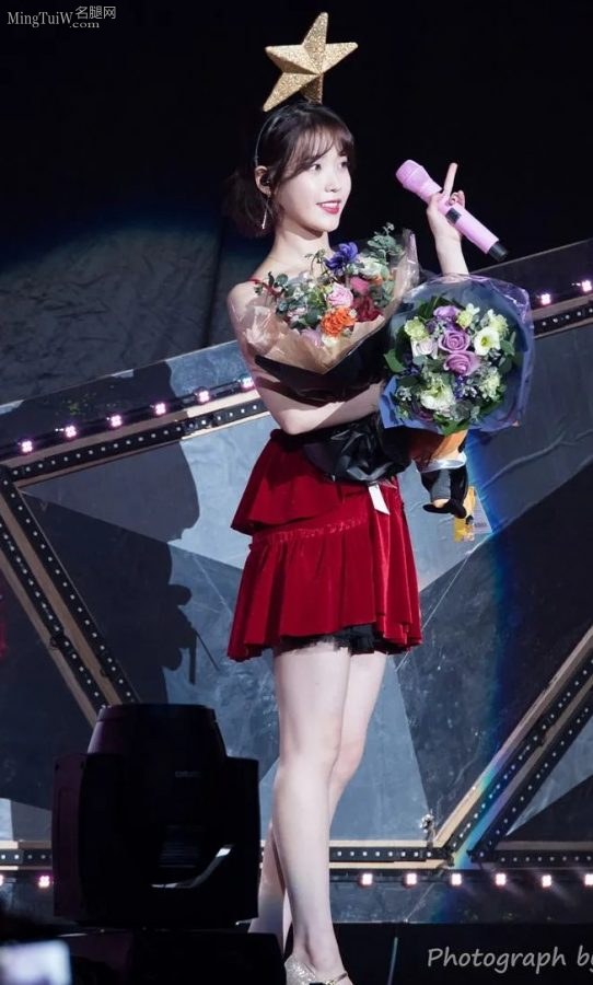 韩国美女歌手李知恩美腿高跟演唱会（第52张/共61张）