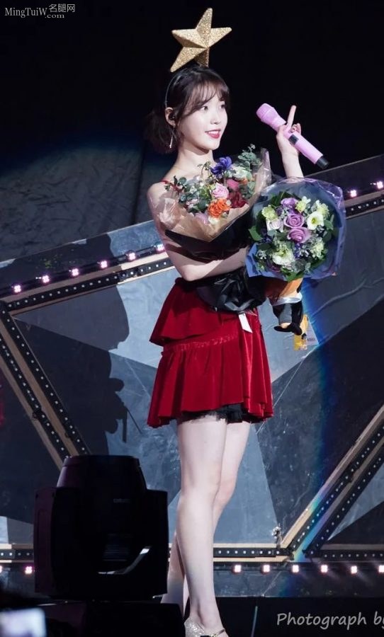 韩国美女歌手李知恩美腿高跟演唱会(52/61)