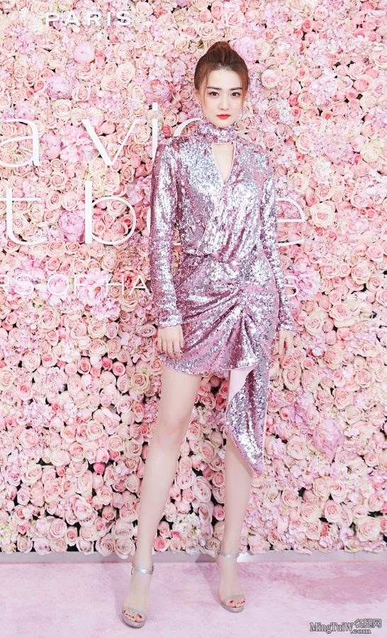 女明星徐璐双腿纤细修长玉足性感可爱(1/4)