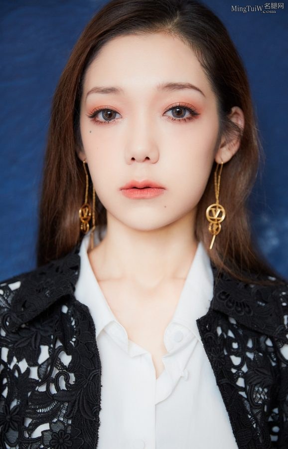 优雅的青春美女希林娜依高的美腿高跟(5/6)