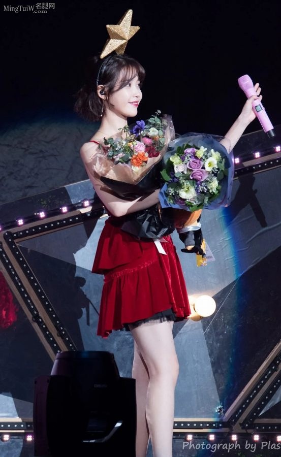 韩国美女歌手李知恩美腿高跟演唱会（第40张/共61张）