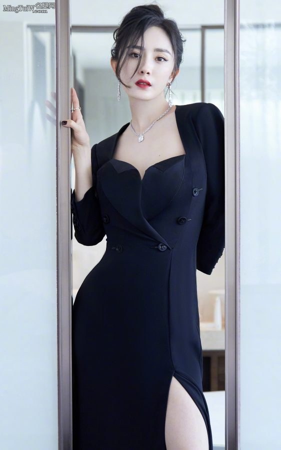 女明星杨幂开衩裙美腿配上性感细高跟真是美的不要不要的(6/6)