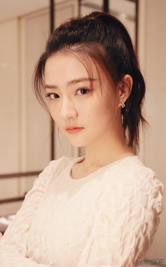 徐璐凉鞋高跟美足小姐姐太仙儿了(3/3)