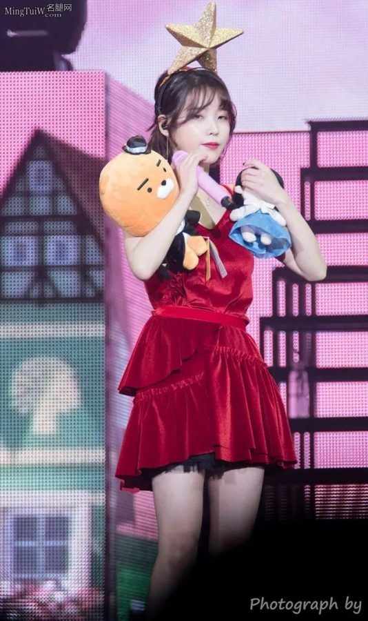 韩国美女歌手李知恩美腿高跟演唱会（第22张/共61张）