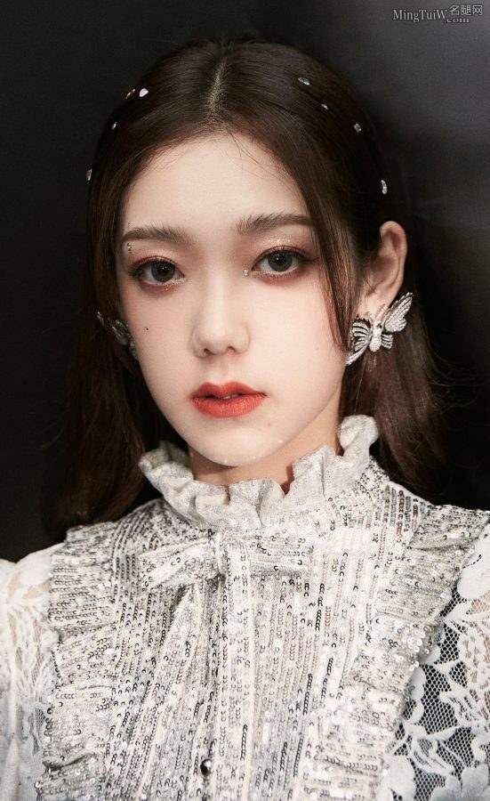 东方卫视《我们的歌》希林娜依高美靴白腿的甜美少女(5/8)
