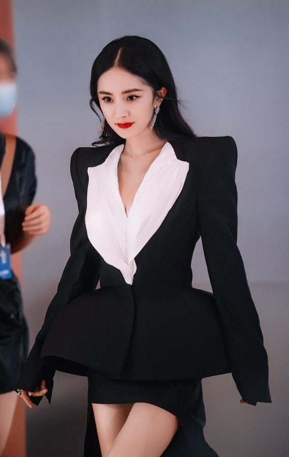 杨幂翘着无敌大美腿打电话约你来不？(24/24)