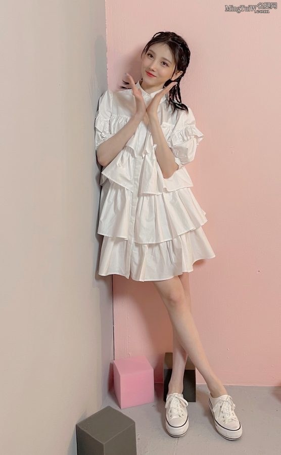 可爱的小美女陈小纭白白的小细腿(1/3)